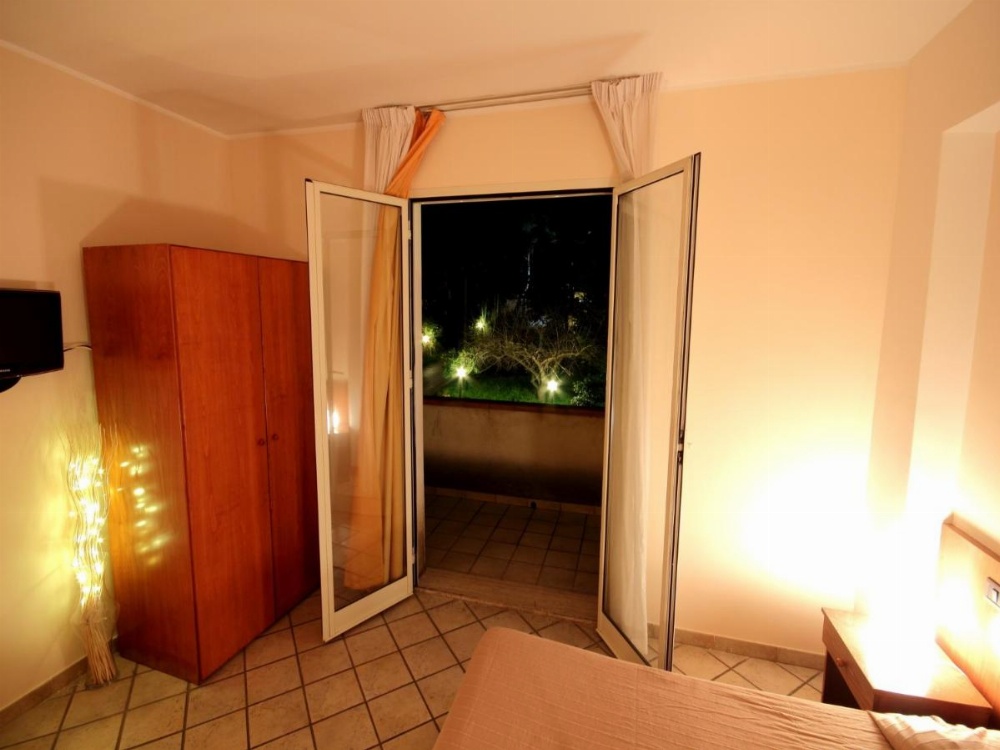 Room image 3